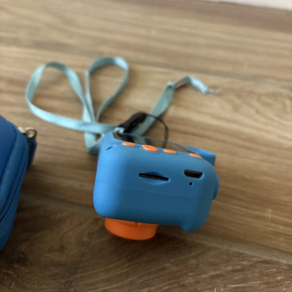 Children's‎ Digital Camera Blue Without SD Card W/ Blue Case Tested- Works!